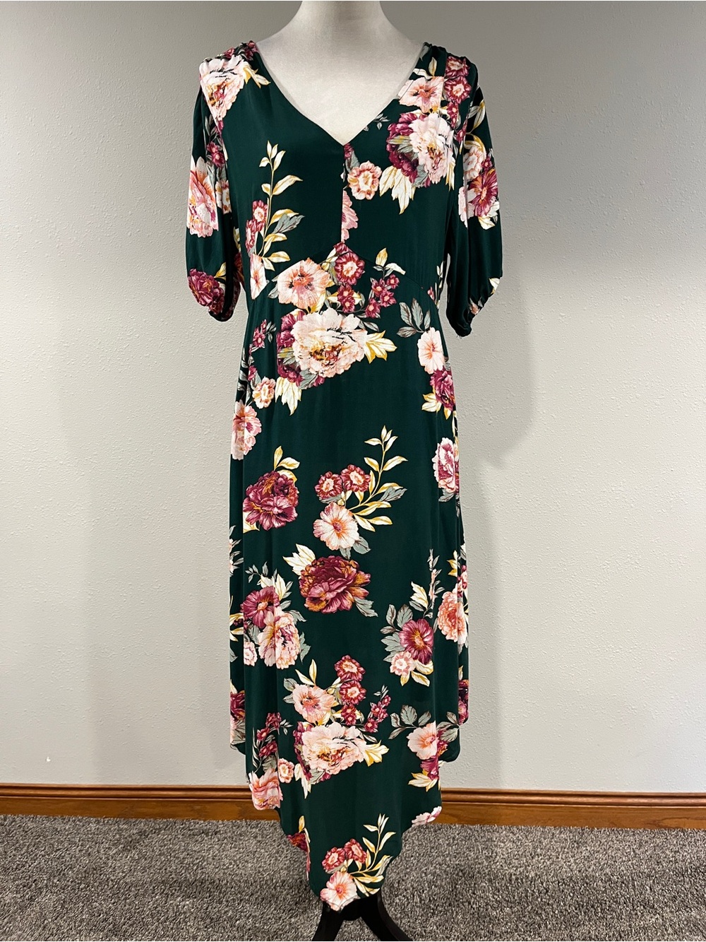 Maurices Dark Forest Green Floral V-Neck Midi Dress size large